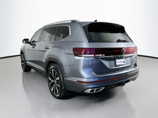 Platinum Gray Metallic 2024 Volkswagen Atlas 2.0T SEL Premium R-Line