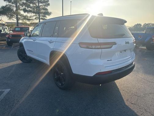 2023 Jeep Grand Cherokee L Laredo