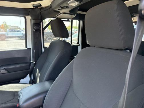 Bright White Clearcoat 2018 Jeep Wrangler JK Unlimited Sport