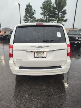 2016 Chrysler Town & Country Touring