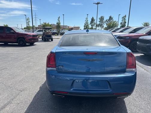 2023 Chrysler 300 Touring