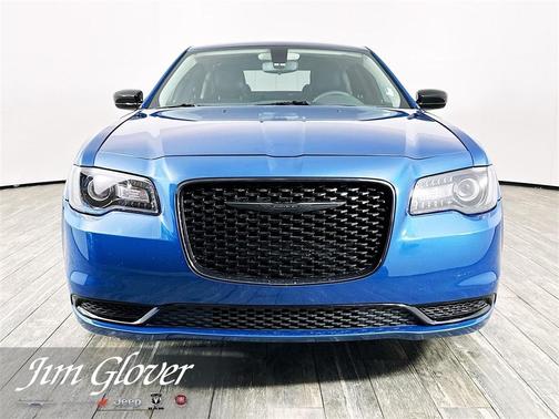2023 Chrysler 300 Touring