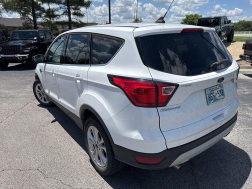 Oxford White 2019 Ford Escape SE