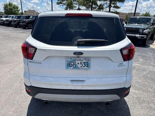 Oxford White 2019 Ford Escape SE
