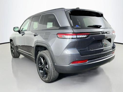 Metallic 2026 Jeep Grand Cherokee Limited