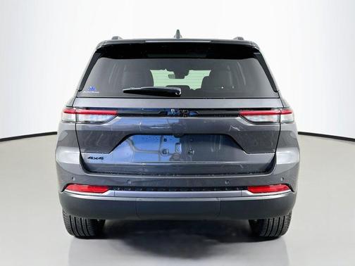 Metallic 2026 Jeep Grand Cherokee Limited