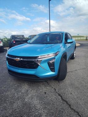 2025 Chevrolet Trax LS