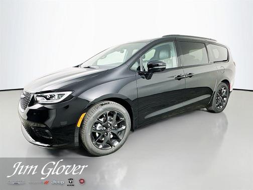 Diamond Black 2026 Chrysler Pacifica Limited