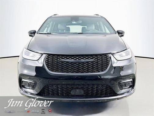 Diamond Black 2026 Chrysler Pacifica Limited