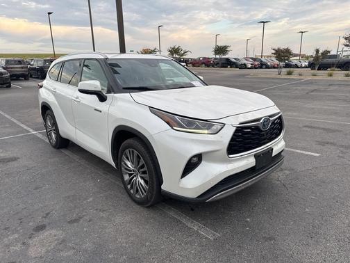 2021 Toyota Highlander Hybrid Platinum
