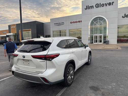 2021 Toyota Highlander Hybrid Platinum