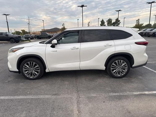 2021 Toyota Highlander Hybrid Platinum