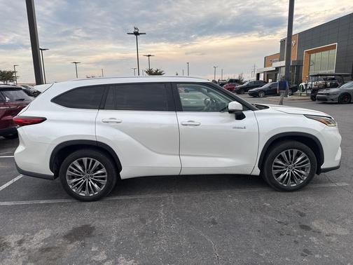 2021 Toyota Highlander Hybrid Platinum
