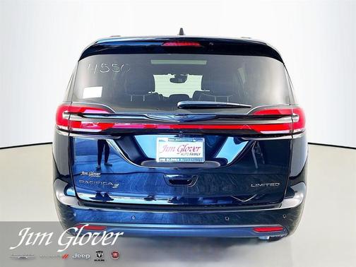 Diamond Black 2026 Chrysler Pacifica Limited