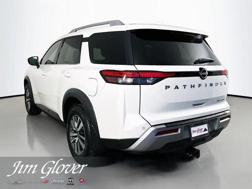 White 2024 Nissan Pathfinder SL