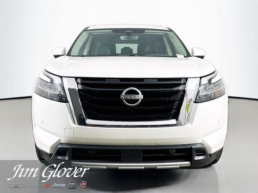 White 2024 Nissan Pathfinder SL
