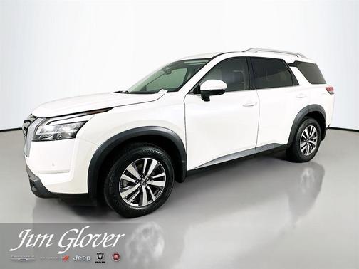White 2024 Nissan Pathfinder SL