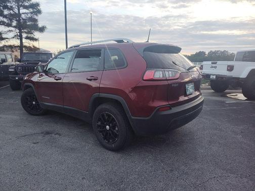 Velvet Red Pearlcoat 2021 Jeep Cherokee Latitude
