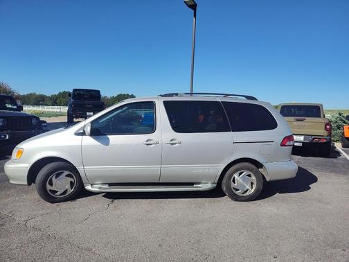 2002 Toyota Sienna LE