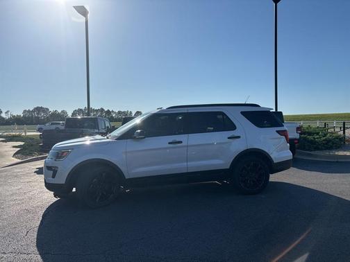 White Platinum Clearcoat Metallic 2019 Ford Explorer sport