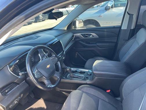 Mosaic Black Metallic 2019 Chevrolet Traverse LT Cloth