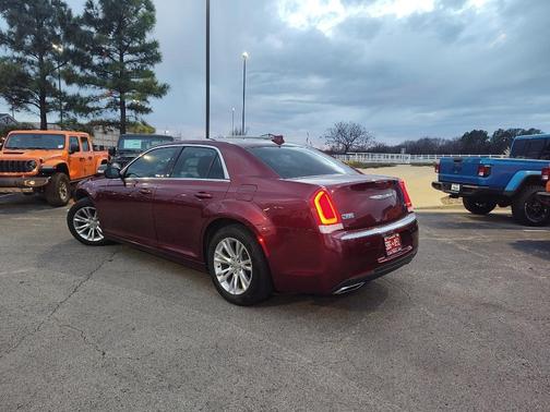 2020 Chrysler 300 Touring