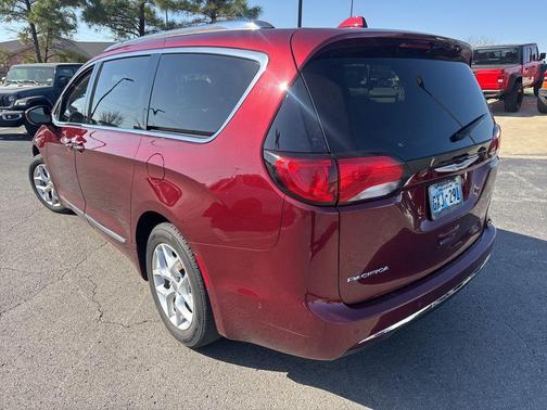 Velvet Red Pearlcoat 2020 Chrysler Pacifica Touring-L