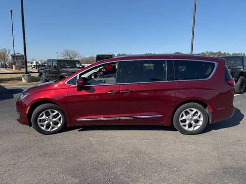 Velvet Red Pearlcoat 2020 Chrysler Pacifica Touring-L