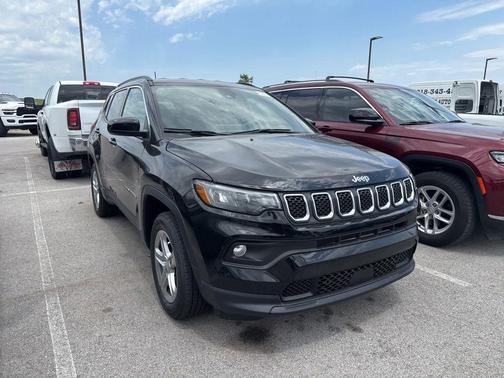 Diamond Black 2023 Jeep Compass Latitude