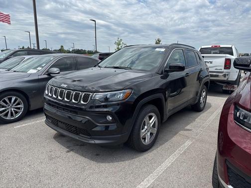 Diamond Black 2023 Jeep Compass Latitude