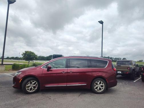 Velvet Red Pearlcoat 2017 Chrysler Pacifica Touring-L Plus