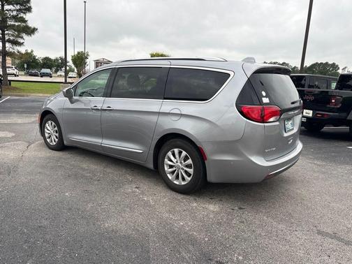 Billet Silver Metallic Clearcoat 2019 Chrysler Pacifica Touring-L