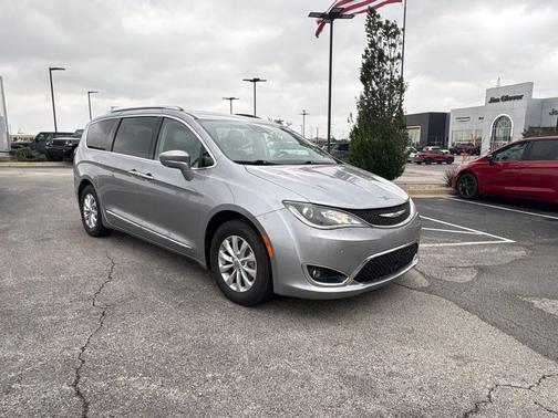 Billet Silver Metallic Clearcoat 2019 Chrysler Pacifica Touring-L