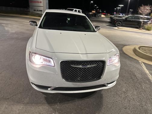 2019 Chrysler 300 Touring