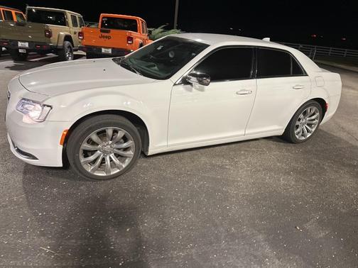 2019 Chrysler 300 Touring