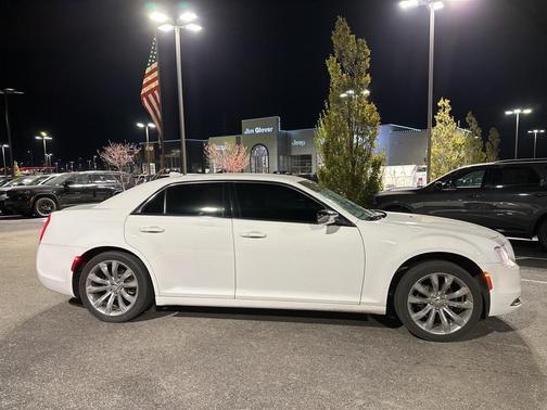 2019 Chrysler 300 Touring
