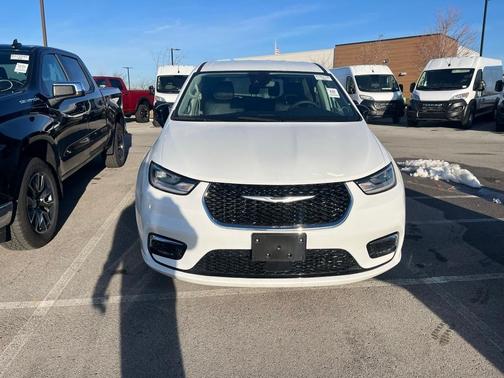 2024 Chrysler Pacifica Touring-L