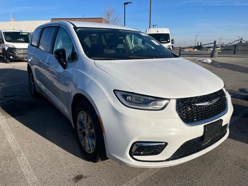 2024 Chrysler Pacifica Touring-L