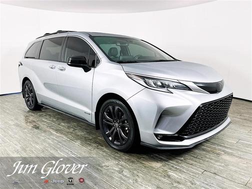 2021 Toyota Sienna XSE 7 Passenger