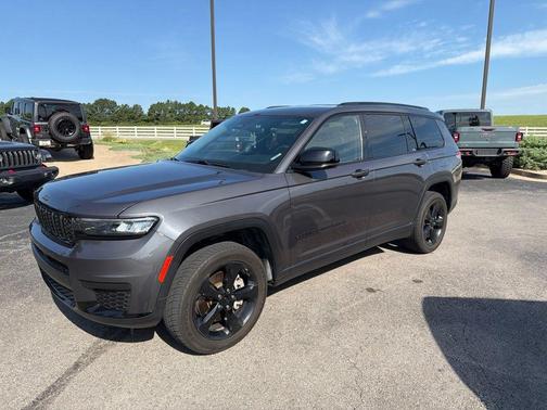 Metallic 2022 Jeep Grand Cherokee L Laredo