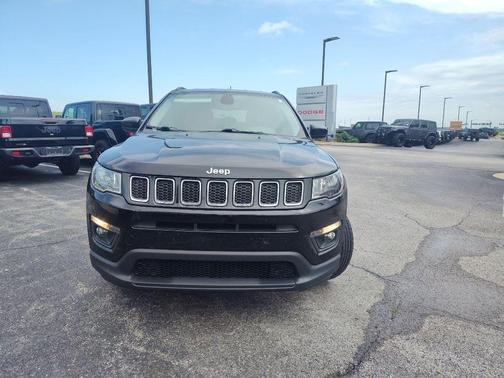 Diamond Black 2018 Jeep Compass Latitude