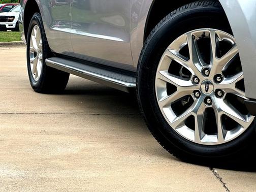 ICONIC SILVER METALLIC 2021 Ford Expedition XLT