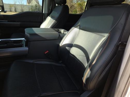 2025 Ford F-350 LARIAT SUPER DUTY