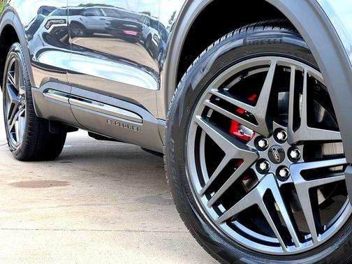 CARBONIZED GRAY METALLIC 2025 Ford Explorer ST