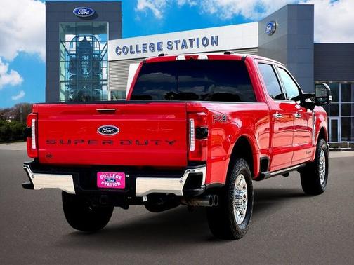 RACE RED 2023 Ford F-250 LARIAT