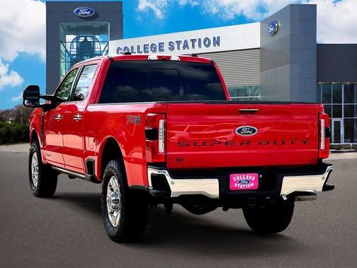 RACE RED 2023 Ford F-250 LARIAT