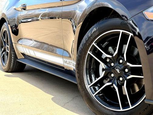 2022 Ford Mustang ECOBOOST PREMIUM