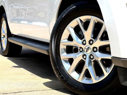 OXFORD WHITE 2021 Ford Expedition XLT