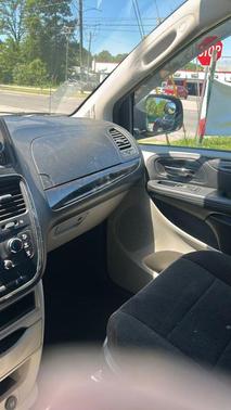 Gold 2013 Dodge Grand Caravan SE