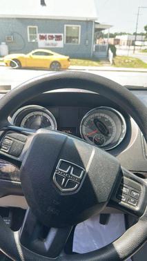 Gold 2013 Dodge Grand Caravan SE